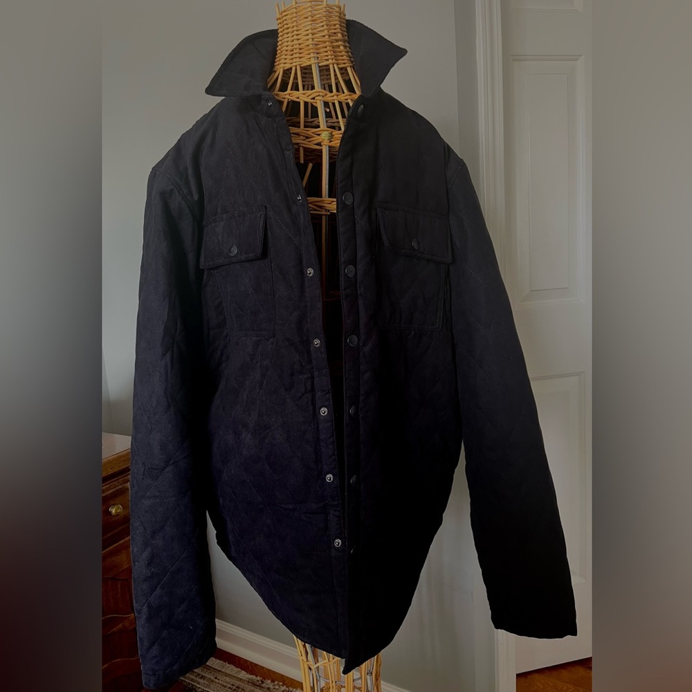 Rainforest Men’s Black, Lightweight Quilted ShirtJacket.  Snap closure.